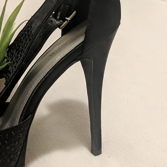 High heels - Picture 3 of 3